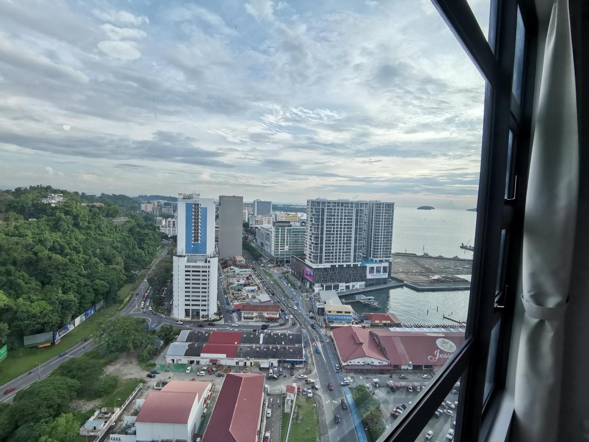 Jesselton Quay Suites Kota Kinabalu Exterior foto